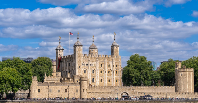 Dr. Slump and Arale-chan: Hoyoyo! The Great Race Around The World